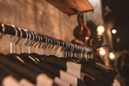 Construyendo un Armario Atemporal: El Valor de las Prendas Básicas